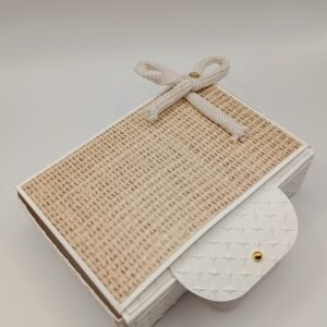 boîte artisanale bois sapin faite main avec oiseau et sapin en relief