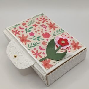 boîte artisanale de printemps faite main